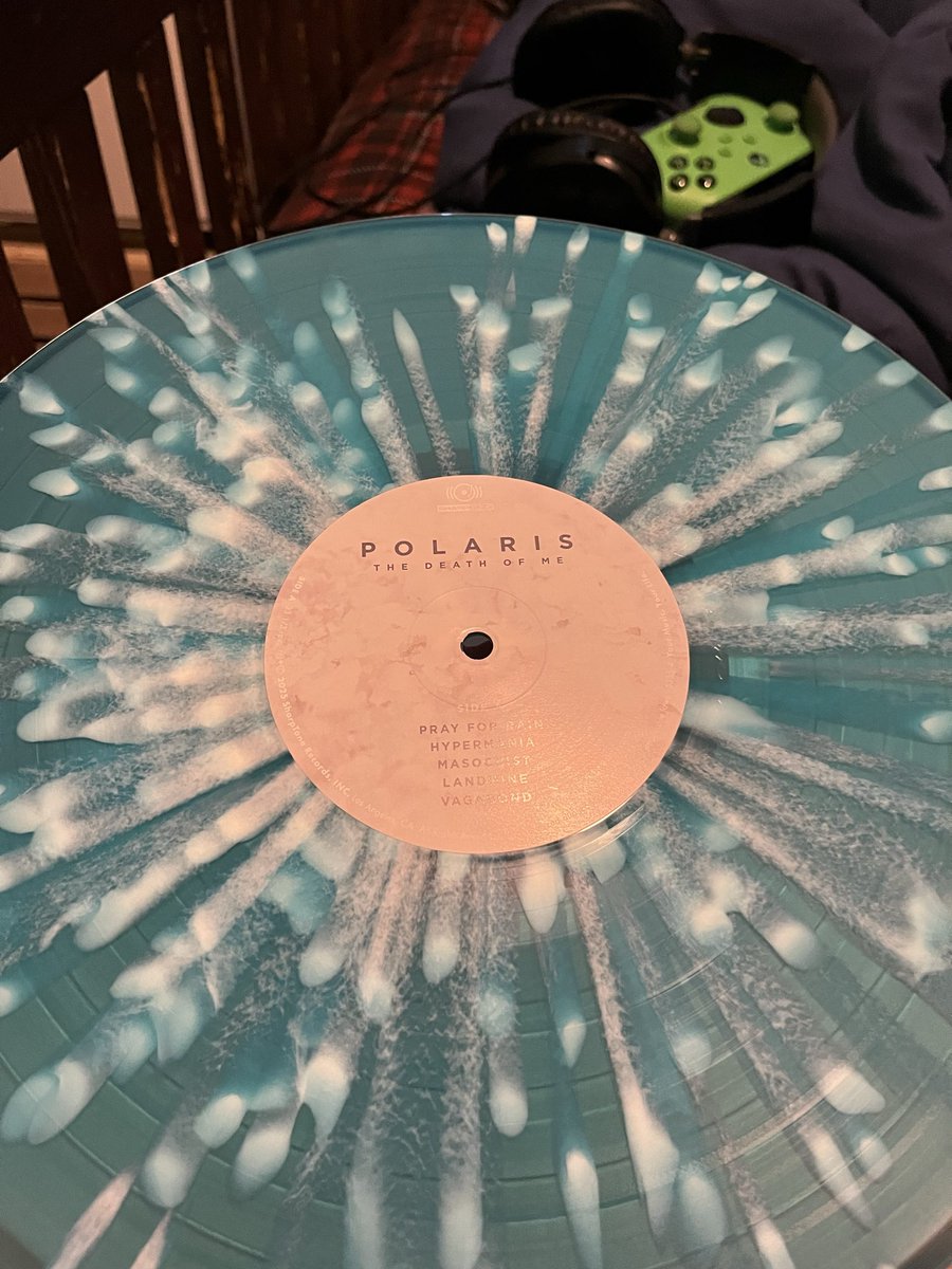 jeffryjeffrson's tweet photo. Got my first record, bit warped but it's fine, now I kinda wanna get more but most of the bands I like are way smaller than Polaris https://t.co/O99vXaZ6Qc