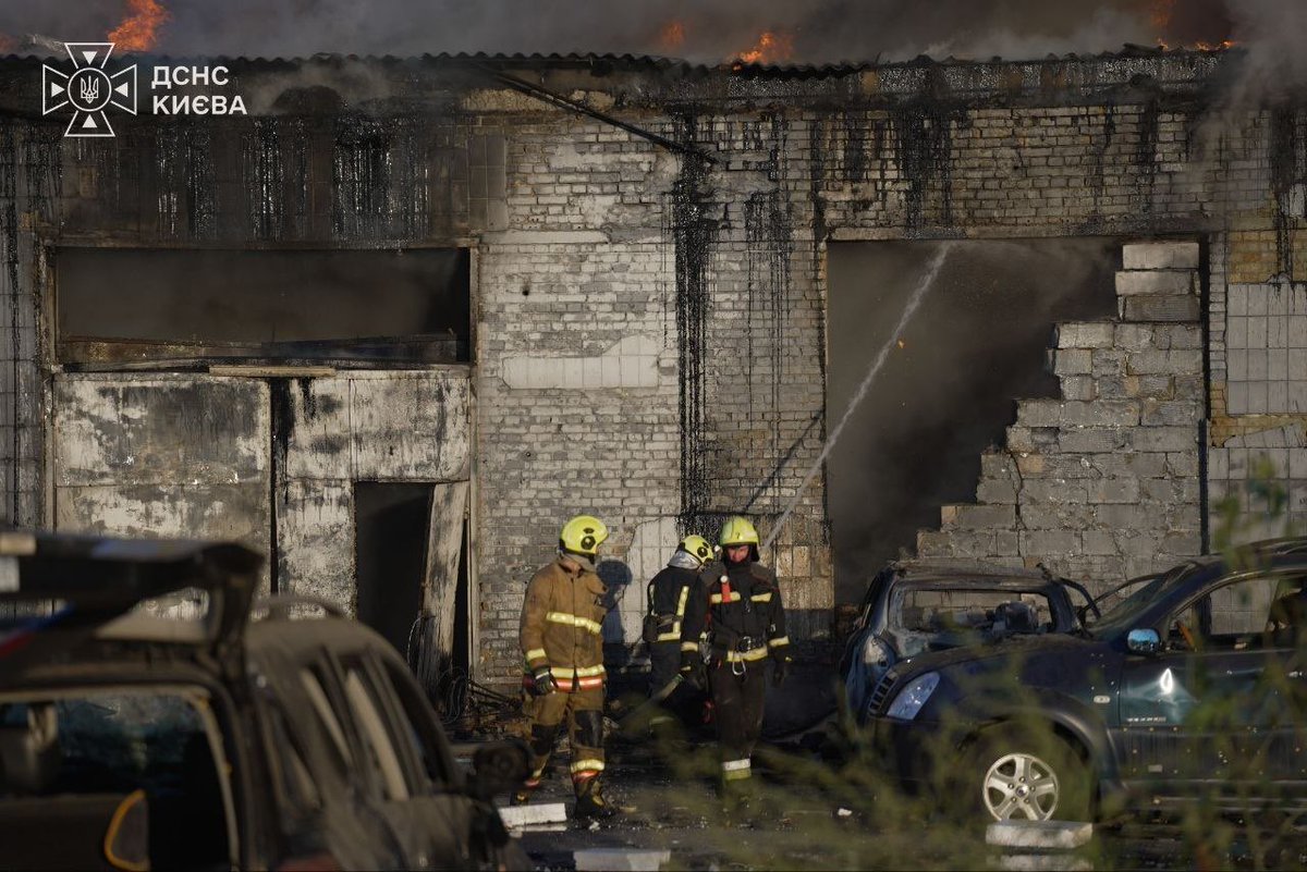 lubinetzs's tweet photo. Another night in which Ukrainians had to take shelter. Russian missiles and drones attacked Kyiv and the Kyiv region. Two people were killed and 10 injured in the capital, with destruction and fires reported across several districts.

‼️Russia continues its daily terror against civilians. The international community must increase pressure on Russia and ensure accountability for every one of these crimes.
