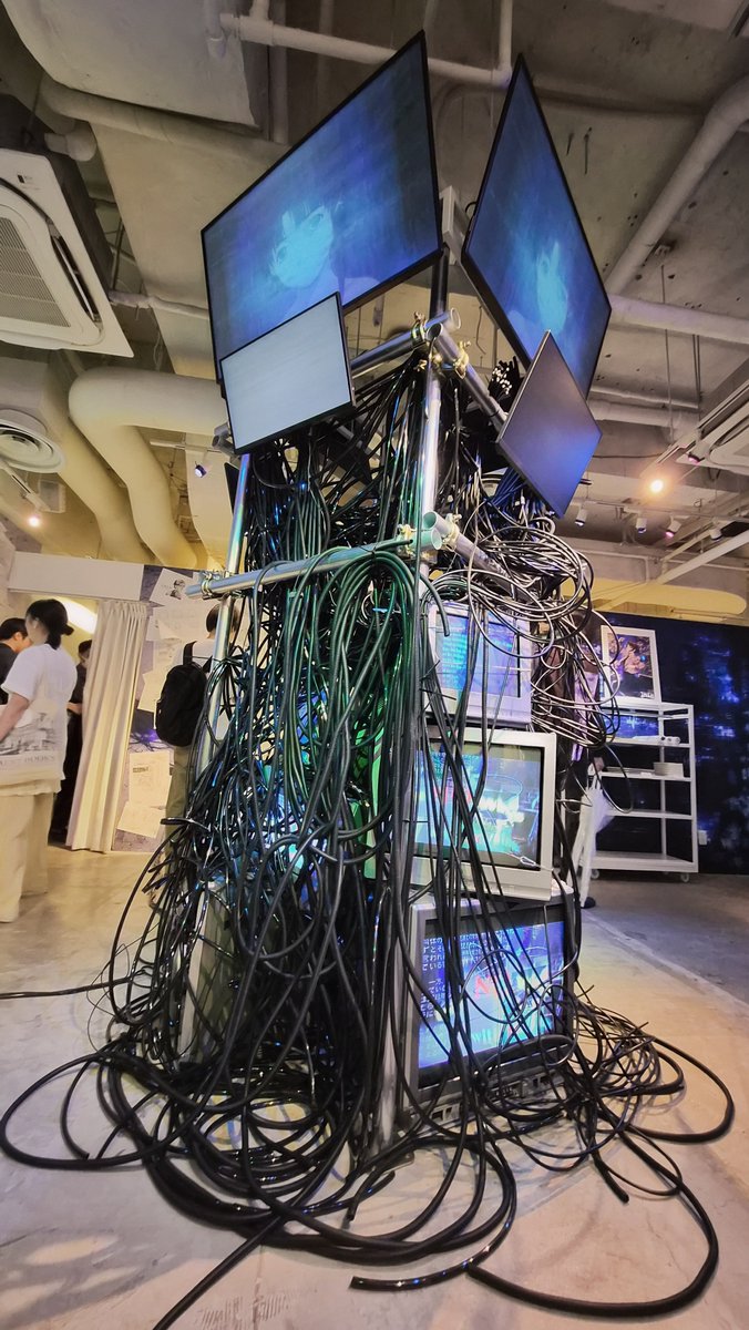 AdBlock_Zero's tweet photo. 感動しました、ありがとう!
Let's all love Lain
#serialexperientslain
#lain https://t.co/4zVp0MFU6w