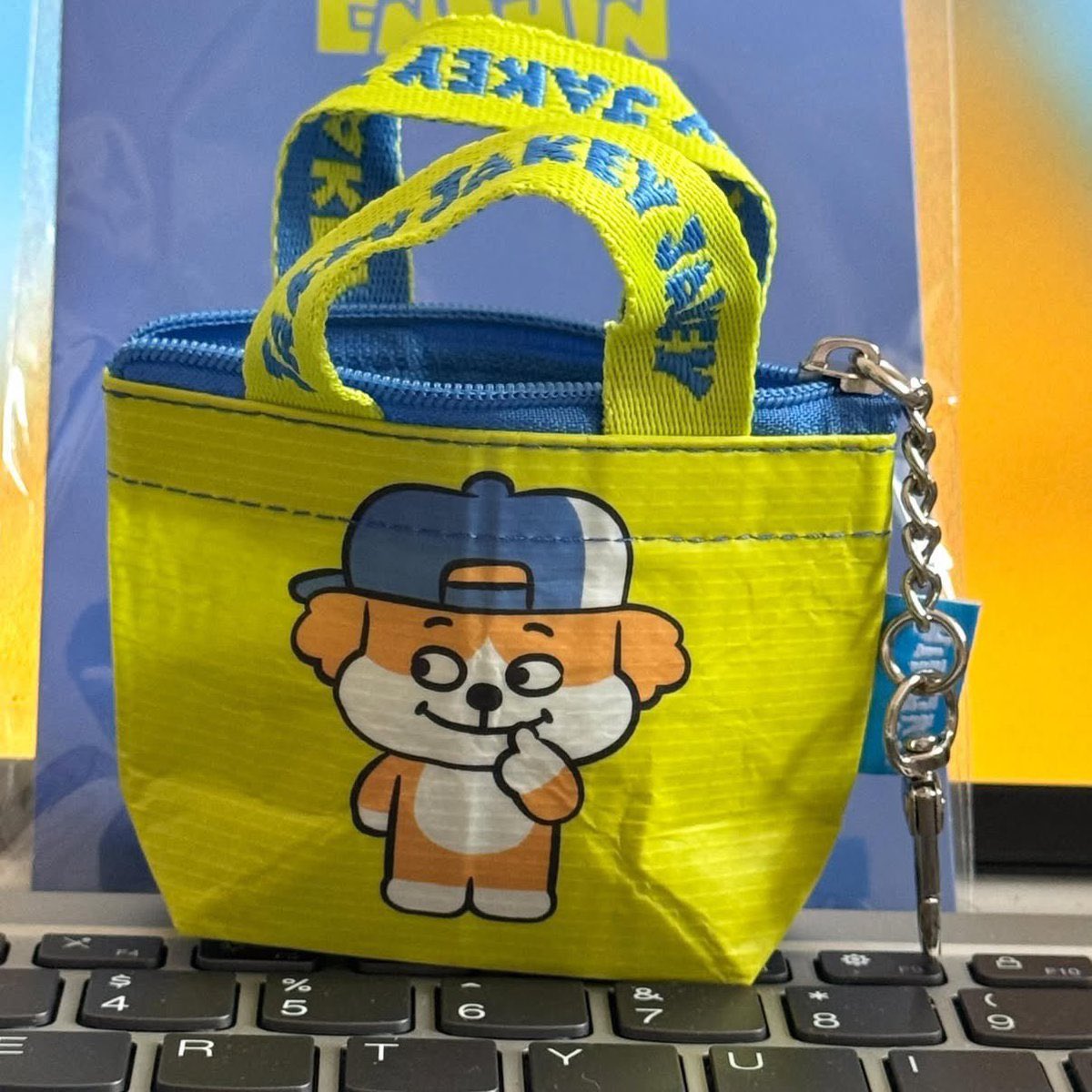 ddanasells's tweet photo. wtb lfs

— En-chin pop up Jakey Tarpaulin Bag 

💌 DM me for offers https://t.co/k2b5hKwMp5