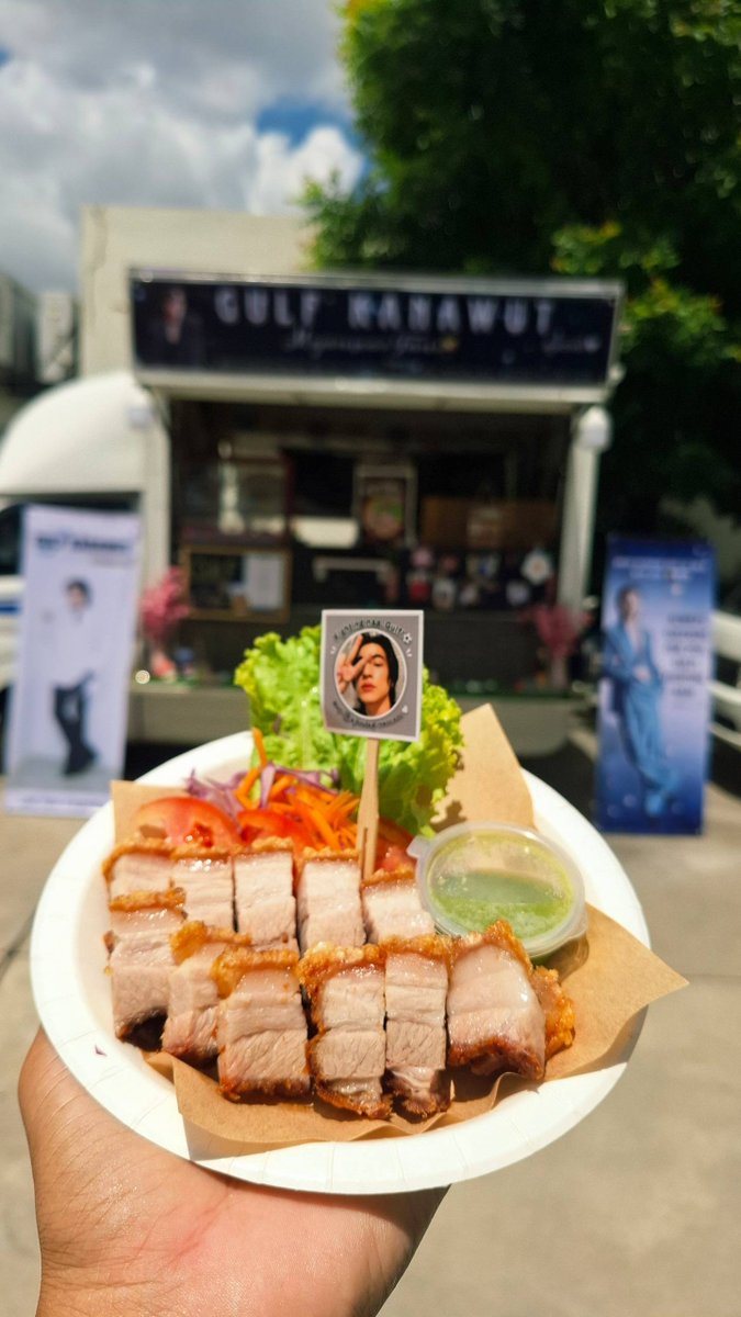chueeainsi72599's tweet photo. Our love language to little Gulf. We hope this meal being your happiest and success. First time food truck to my first love. Already waiting to serve you with our love.

#น้องเอ๋ยพี่เอ่ยขอข้าวขอแกง
#TasteOfMyHeart
#Gulfkanawut #Myanmarfans https://t.co/QqMs2YiwOs