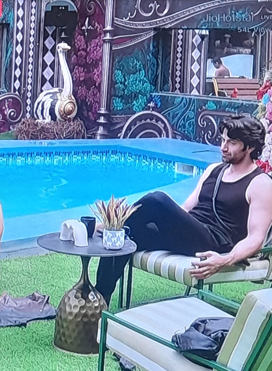 tani_partner11's tweet photo. Hottie 🙂

#BiggBoss20 https://t.co/zqljjbUKD3