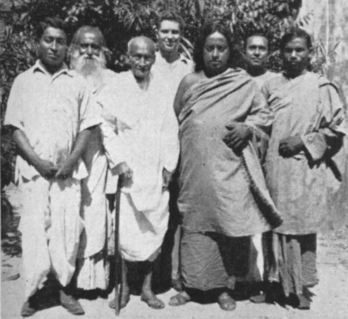 wisdomyogananda's tweet photo. A blind repetition, taking the name of God in vain, is fruitless. Repeating a demand or prayer over and over again, mentally or orally, and with deepening attention and devotion, spiritualizes the prayer, and changes conscious, believing repetition into superconscious experience. https://t.co/rCPPRzAfZR