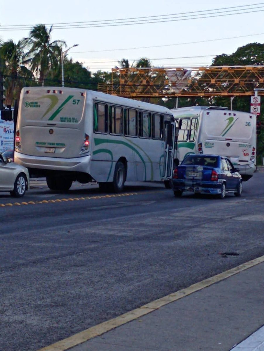 EliMaydominguez's tweet photo. Así las cosas con el transporte en #Paraíso Tabasco, aún por dentro son unidades chatarra, sillas con fierros salidos que en muchos casos es mejor ir de pie.
@Gobdetabasco @SSPCTabasco https://t.co/OsQcMRTHsB