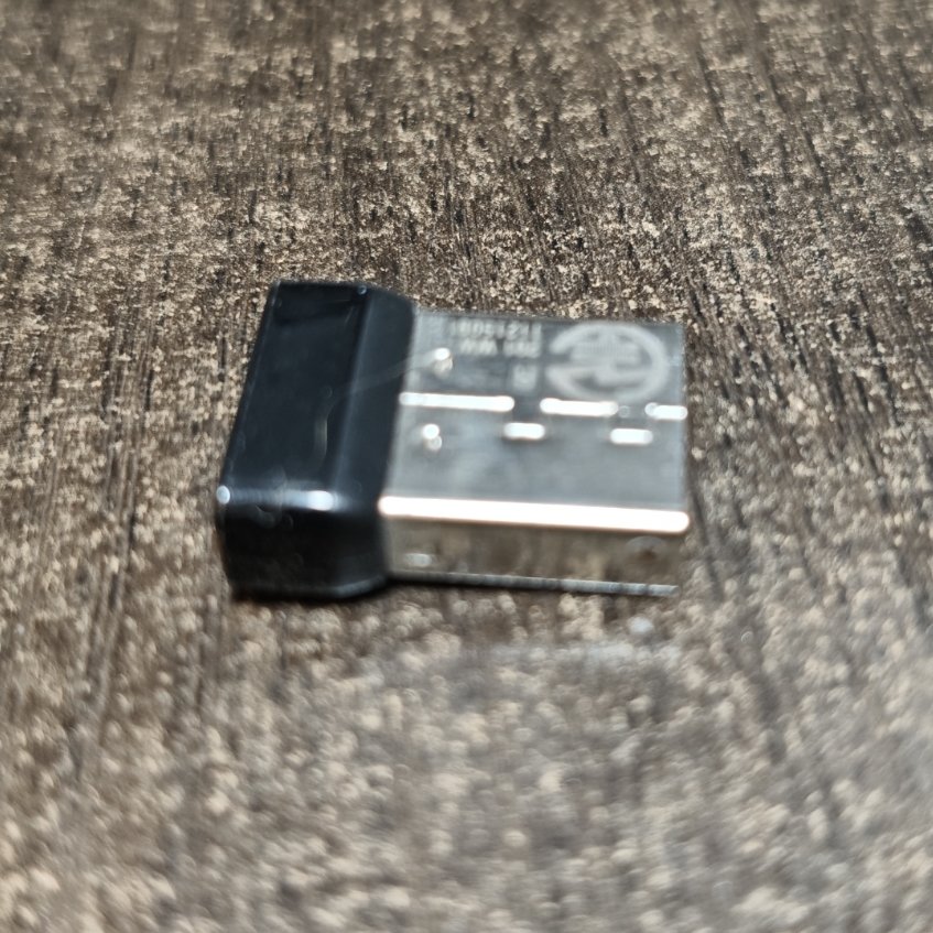 BRM_ryu's tweet photo. 「ドングル持ってきて」で通じなかったんだけど
今はドングルって言わないのか...

認証用ドングルとか昔から普通に使ってたんだが...🥲

#インターネット老人会 https://t.co/MNQM6fk789