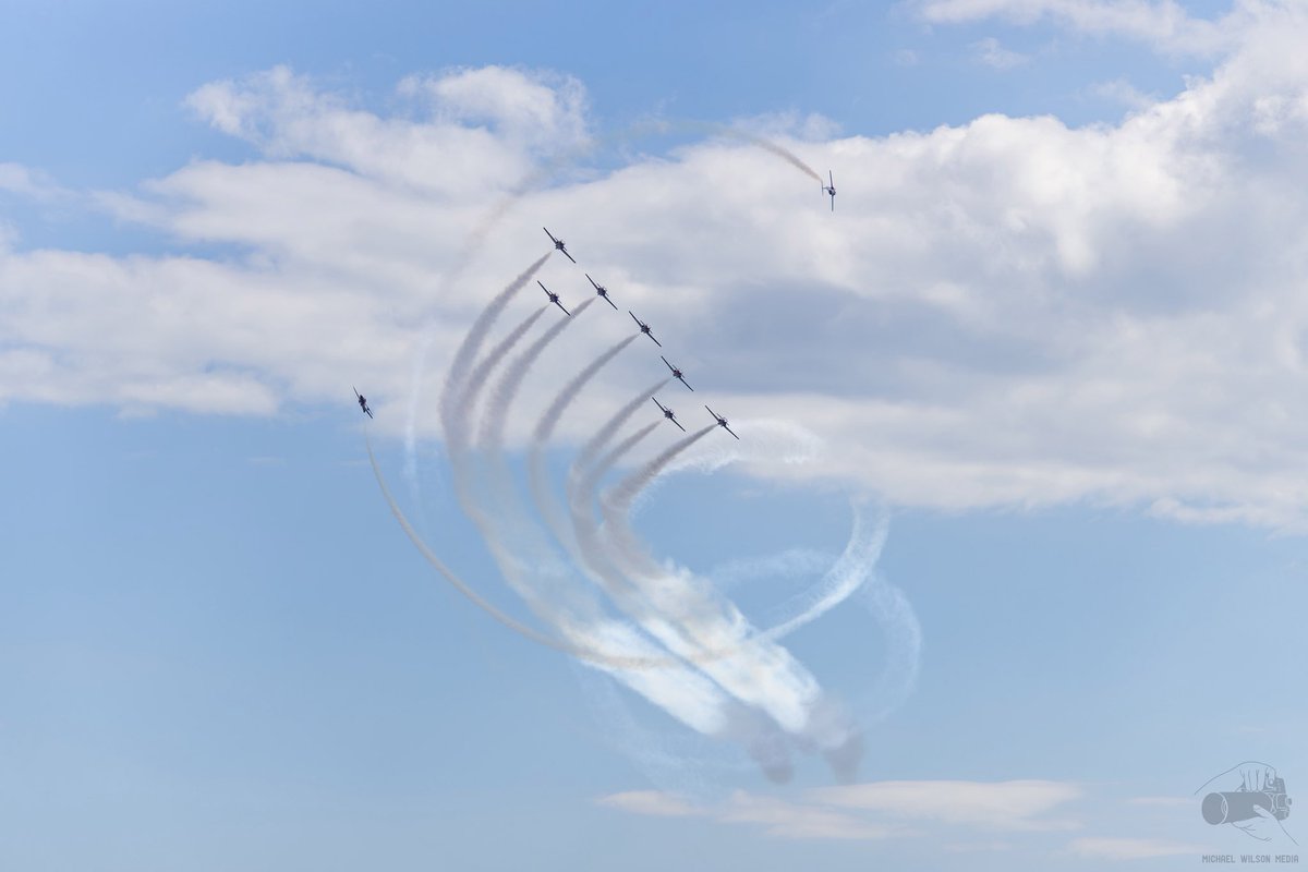 MWilsonMedia's tweet photo. At this yearโs #CNE, the @CFSnowbirds made their final @CIASToronto appearance of this decade. They put on an amazing show, and this year the Lancaster from the @CWHM joined them. I look forward to the Birdsโ return next decade. โ๏ธ๐ฉ๏ธโ๏ธ๐ฉ๏ธ
#CFSnowbirds #RCAF #CIAS #Toronto https://t.co/LhxJAbkhv8
