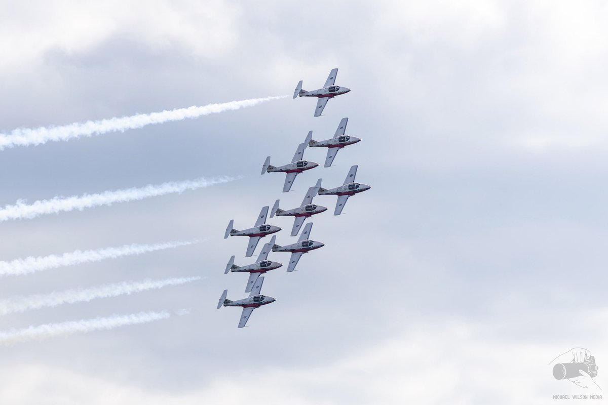 MWilsonMedia's tweet photo. At this yearโs #CNE, the @CFSnowbirds made their final @CIASToronto appearance of this decade. They put on an amazing show, and this year the Lancaster from the @CWHM joined them. I look forward to the Birdsโ return next decade. โ๏ธ๐ฉ๏ธโ๏ธ๐ฉ๏ธ
#CFSnowbirds #RCAF #CIAS #Toronto https://t.co/LhxJAbkhv8