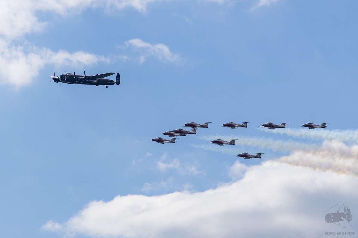 MWilsonMedia's tweet photo. At this yearโs #CNE, the @CFSnowbirds made their final @CIASToronto appearance of this decade. They put on an amazing show, and this year the Lancaster from the @CWHM joined them. I look forward to the Birdsโ return next decade. โ๏ธ๐ฉ๏ธโ๏ธ๐ฉ๏ธ
#CFSnowbirds #RCAF #CIAS #Toronto https://t.co/LhxJAbkhv8