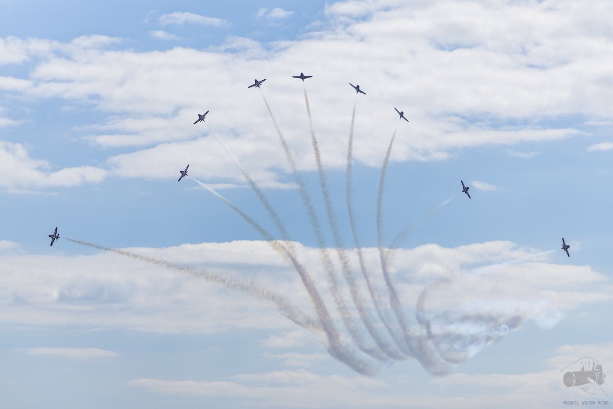 MWilsonMedia's tweet photo. At this yearโs #CNE, the @CFSnowbirds made their final @CIASToronto appearance of this decade. They put on an amazing show, and this year the Lancaster from the @CWHM joined them. I look forward to the Birdsโ return next decade. โ๏ธ๐ฉ๏ธโ๏ธ๐ฉ๏ธ
#CFSnowbirds #RCAF #CIAS #Toronto https://t.co/LhxJAbkhv8