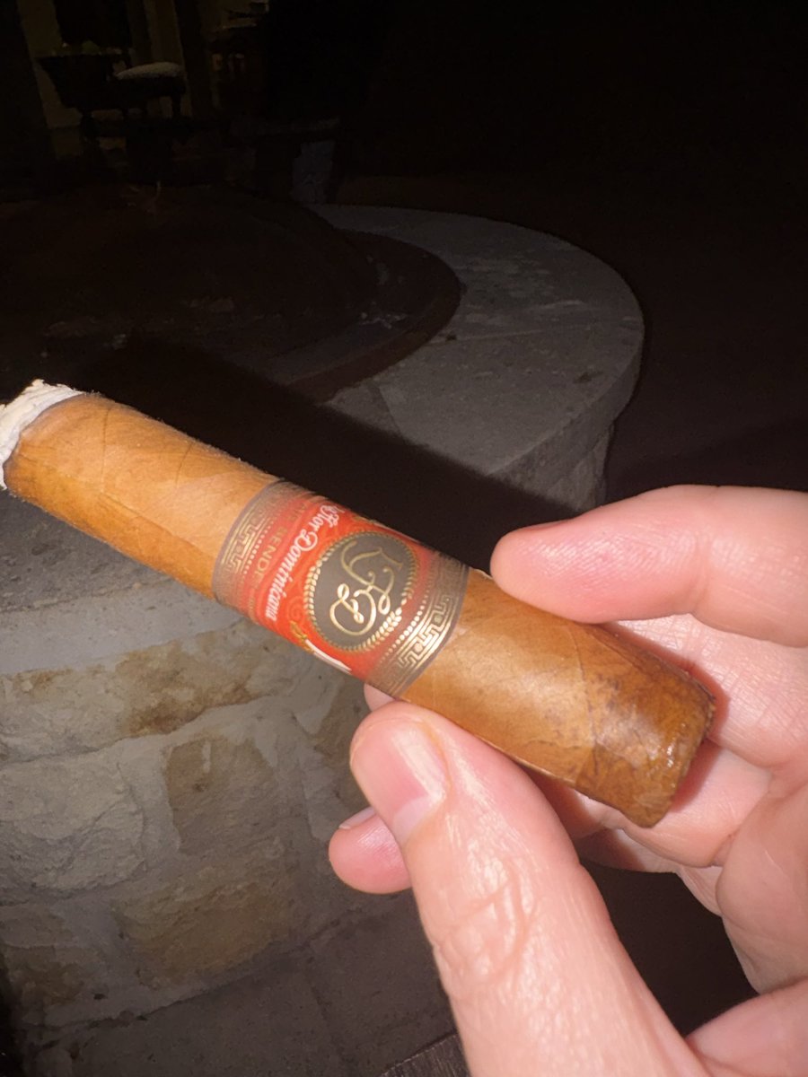 dethbymisadvntr's tweet photo. @HoltsCigar https://t.co/ybBumbS6I8