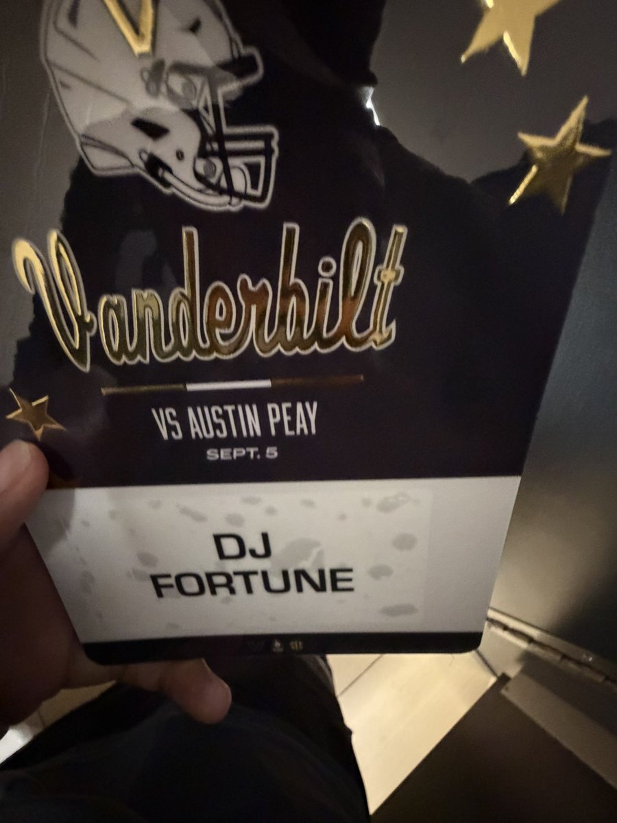 DJFortune06's tweet photo. Great game day experience at Vanderbilt University. Thankful for the hospitality and the opportunity to experience #Anchordown in person. @VandyFootball @DanielGreenVU  Had fun with current, former &amp;  hopefully future teammates. @lockdowncbcj05 
@Bralen_Coleman https://t.co/dupSOUn5SC