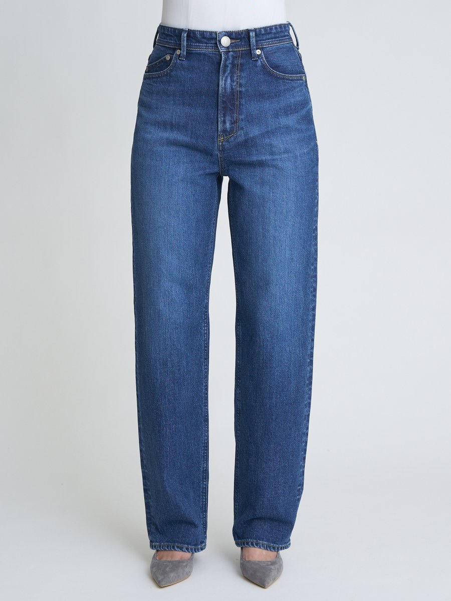 yanuk_official's tweet photo. 【26AW】LEA | New Color
この秋。LEAから、待望のNew Colorが���場。
デニム難民も喜ぶシルエット。
#YANUK #ヤヌーク #ストレート #デニム #LEA https://t.co/KOvwwxoPJs