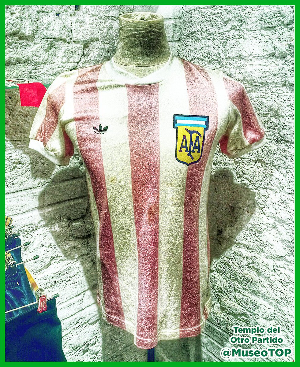 MuseoTOP's tweet photo. 07-09-2026. 47 años de Argentina Campeón en Japón 79: La camiseta adidas de Diego Maradona brilla en el TOP, el Museo de Marketing Deportivo de Claudio Destéfano. Historia completa en Instagram 👉 @museoTOP. Contenido: @mlopezarce #Maradona #Japon79 #adidas #MuseoTOP https://t.co/AdiTCpDEg9