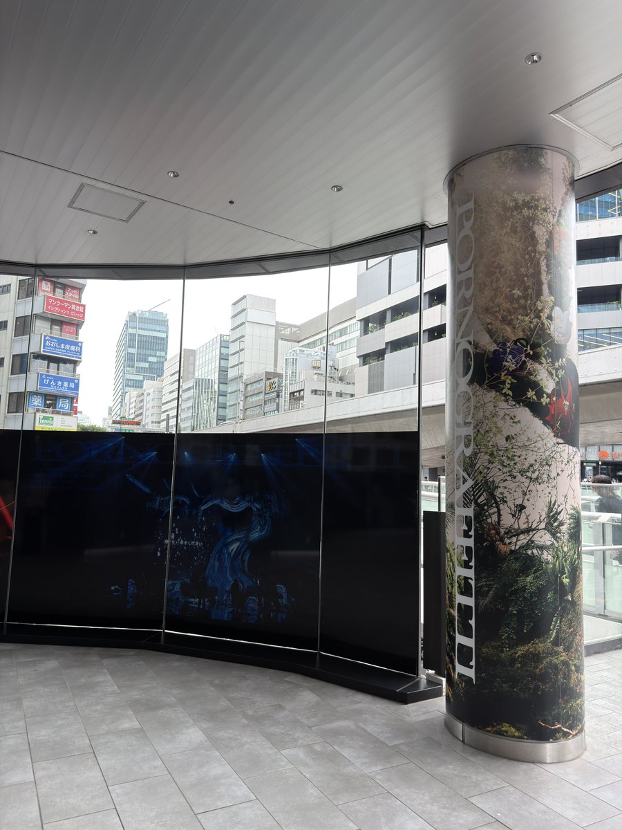 pg_kazitsu's tweet photo. “水”Galleryではガラス面に“水”ツアーのライヴ写真を展示！
思い出に浸りながらぜひご覧ください！

#種水果実
#収穫祭 https://t.co/vZEKptQuaR
