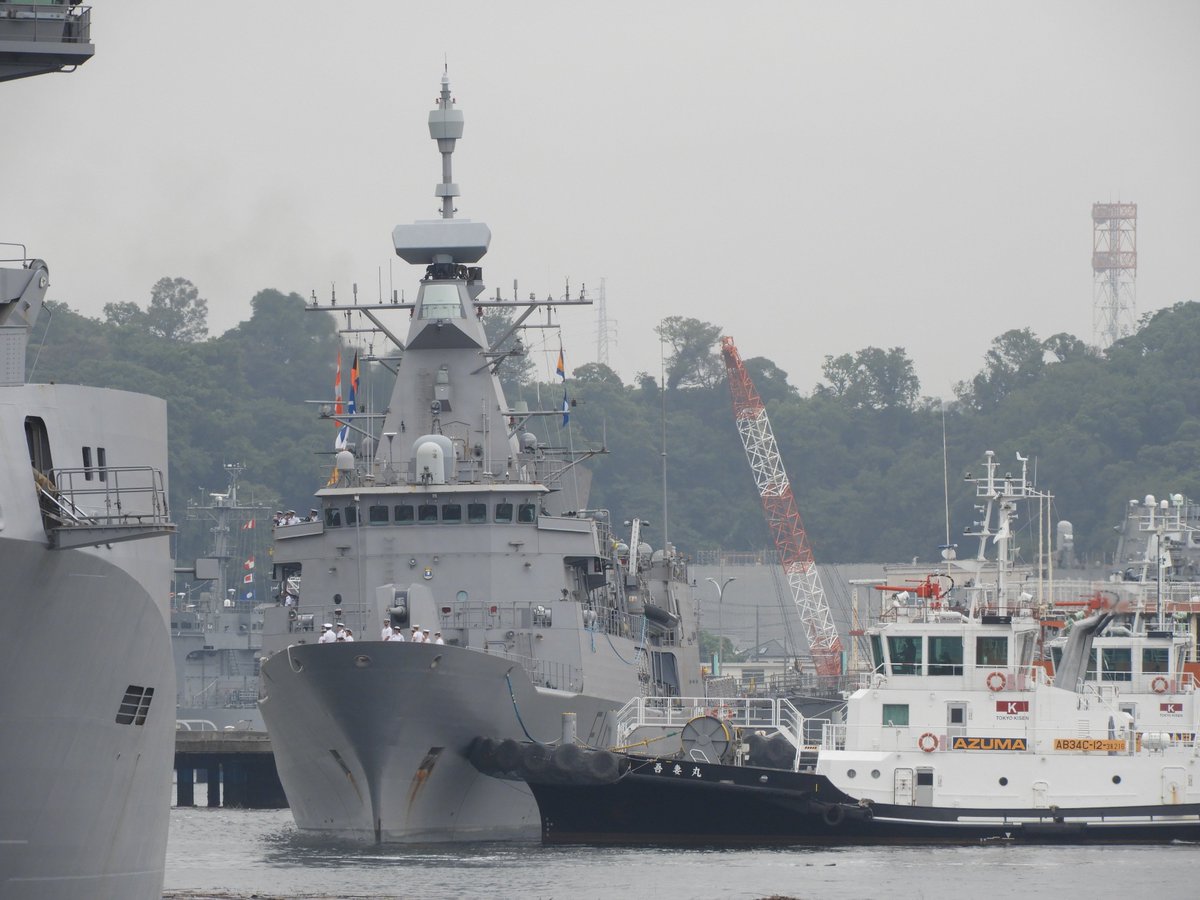 MICHIYAM's tweet photo. ニュージーランド海軍のアンザック級フリゲート艦の2番艦「テ・マナ（HMNZS Te Mana, F111）」も入港、逸見西岩壁に接岸完了、寄港感謝です。 https://t.co/s2Y343KPvw