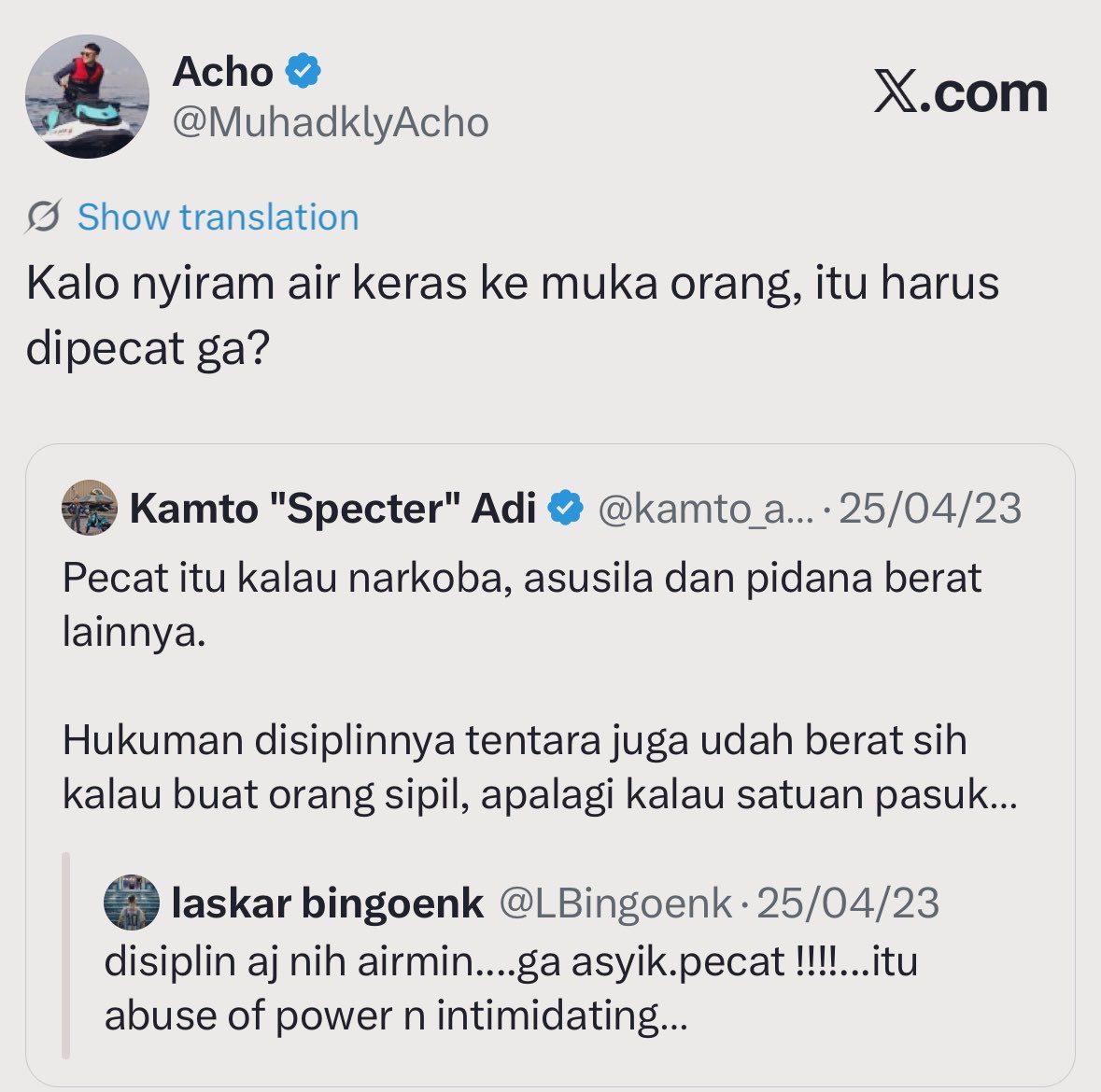 MuhadklyAcho's tweet photo. Udah sepanjang ini, tapi pertanyaannya tetap ga dijawab. 

Pertanyaannya saya sbg warga sipil kan spesifik dan jelas, kalo prajurit nyiram air keras ke muka warga sipil.. itu harus dipecat apa ngga?

Biar kita tau nih, di mata kalian, itu pidana berat atau ngga. Soalnya narkoba aja katanya dipecat.