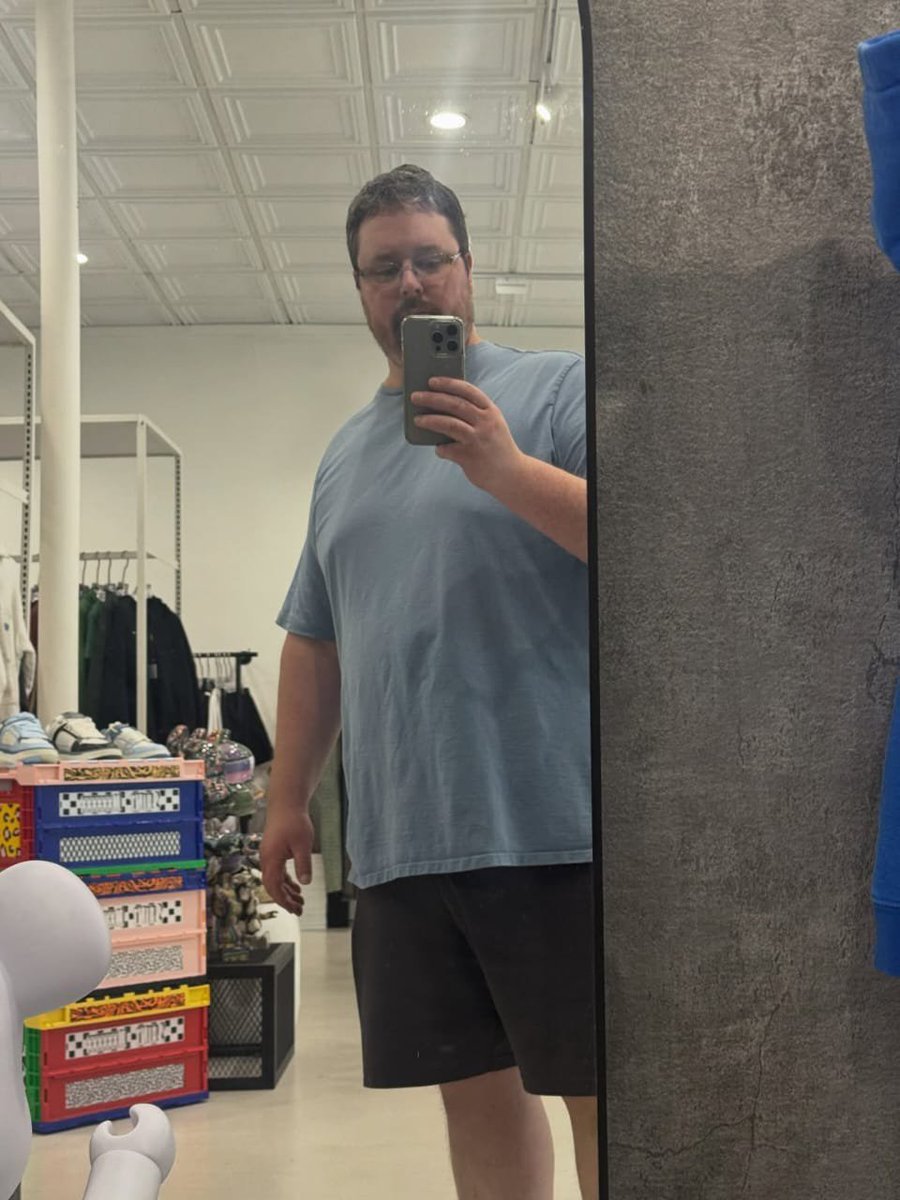 tommcallu3's tweet photo. I'm bored,can I pay $25 for videos? https://t.co/4suxsDt7is
