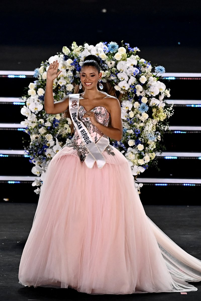 Complex's tweet photo. A dominican woman took the title for Miss World 2026 🇩🇴👑
ㅤ
Joheirry Mola Dominguez has been crowned Miss World 2026 Bringing the crown back home to the Dominican Republic for the first time in 44 years.
ㅤ
📸:GETTY @isntluiz @missworld @joheirry_mola https://t.co/WEm9C0LY3U