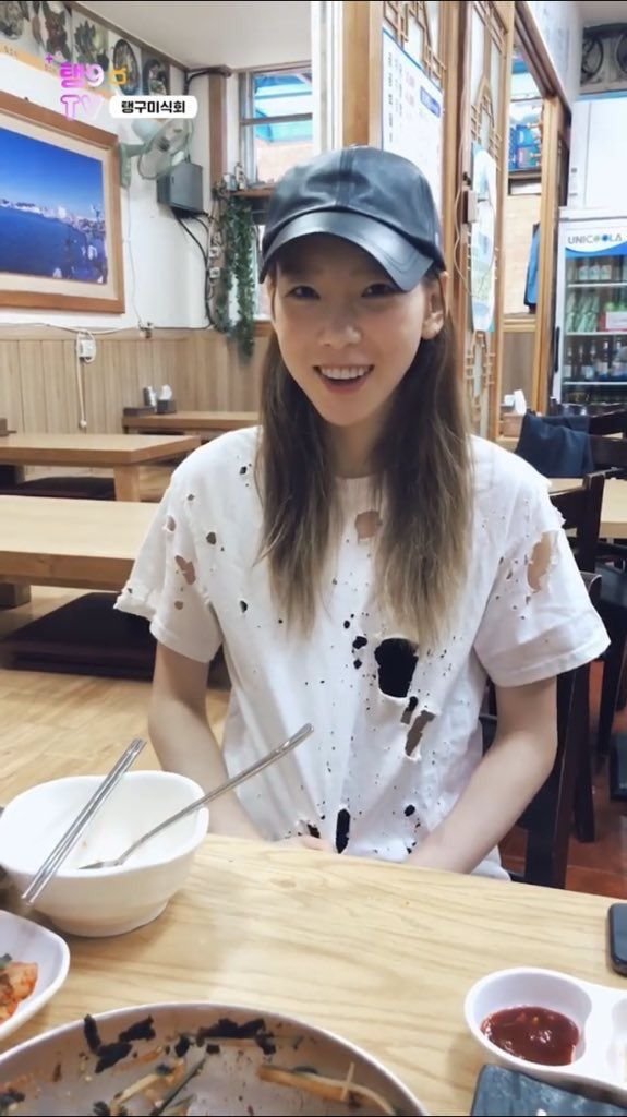 S_sunsmile's tweet photo. พี่แทยอนเหมือนเดิมเลยหนิ 😄 https://t.co/Fz7xXBQOGk