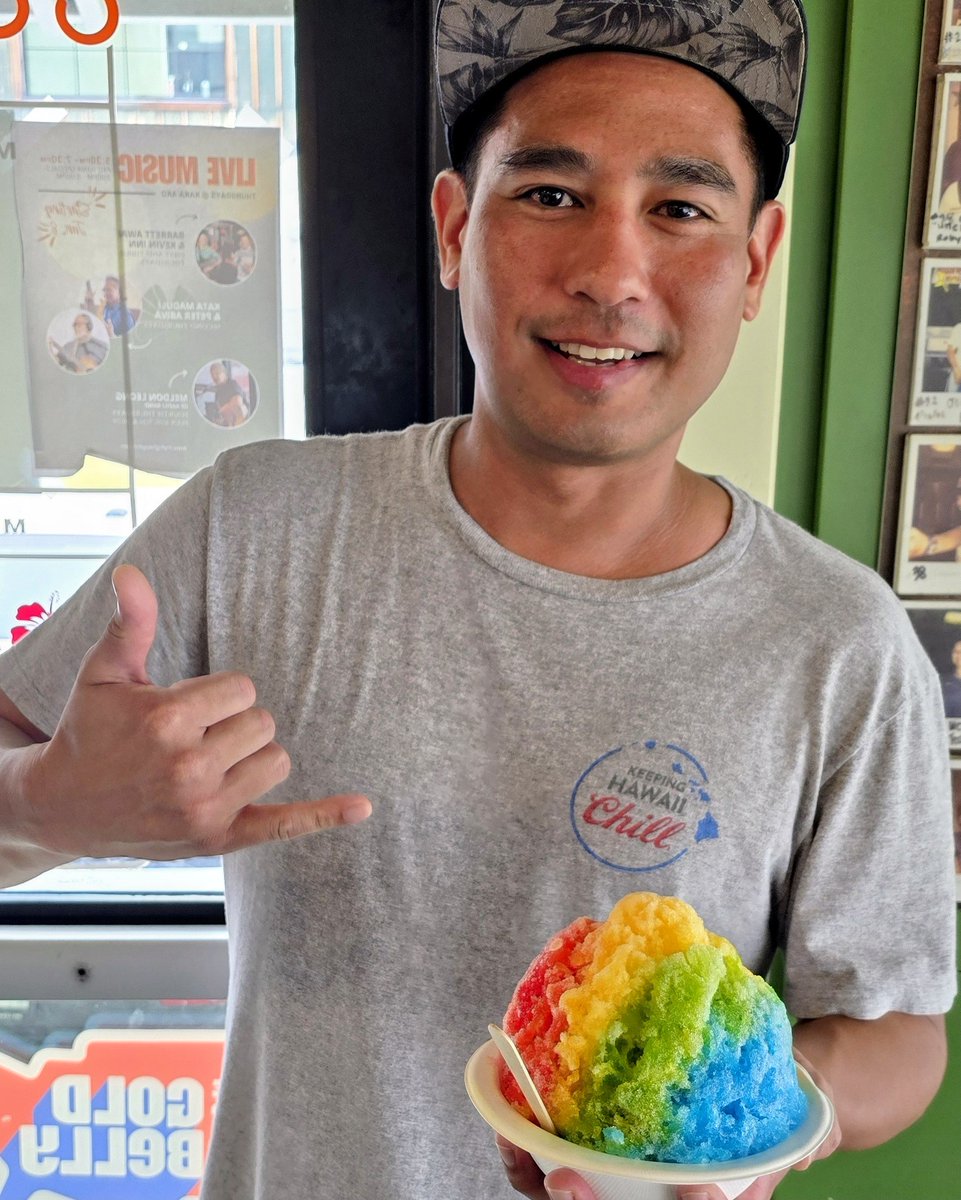 theREALdjELITE's tweet photo. @deejaytechnique and I had some #ShaveIce before the stream today. Shout out to Yano! #dessert #snowcone #Hawaii https://t.co/0dk4CHMiio