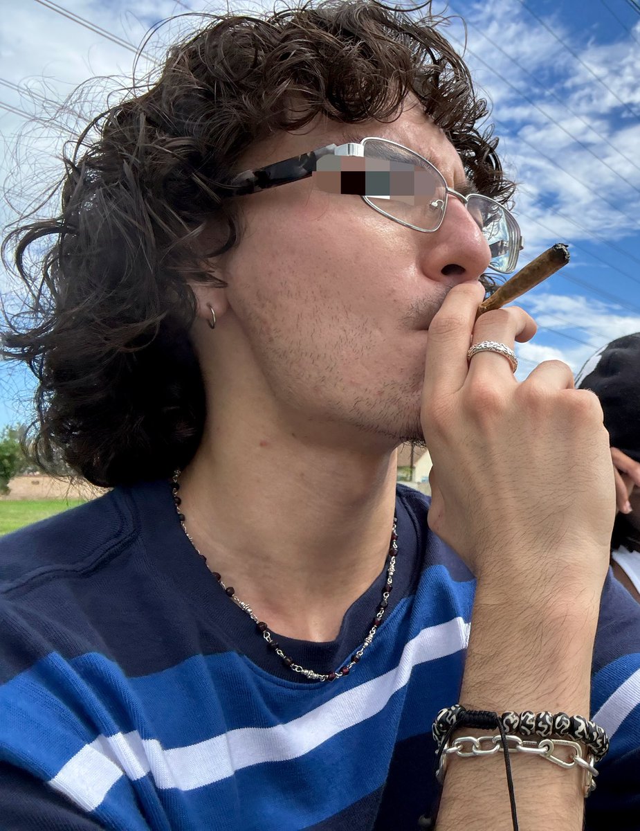 scohrn's tweet photo. #faded off tha old joint found in my closet https://t.co/rZecSOkzxy