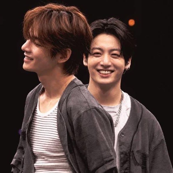 franinisss's tweet photo. #AU KOOKTAE 🔞

Donde jk sale con el torso descubierto en pleno concierto desatando los celos furiosos de su novio berrinchudo.
O donde th no perdonará tan fácil a jk por mostrarse casi que semidesnudo en el escenario, al contrario, lo hará rogar. https://t.co/vv7cMISCjS