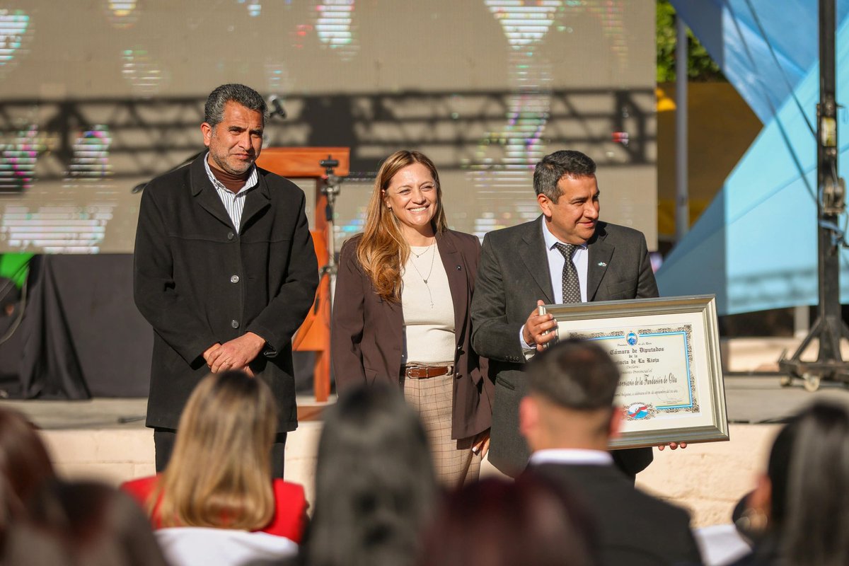 TeresitaMadera's tweet photo. ❤️ Junto a las familias de Olta, celebramos nuestra historia y renovamos nuestro compromiso de seguir acompañándolas.

Compartimos el desfile por los 379 años de Olta y los 157 años del Departamento General Belgrano, junto a todas las instituciones que día a día hacen crecer y construir esta comunidad.

¡Feliz aniversario, querida Olta🎉