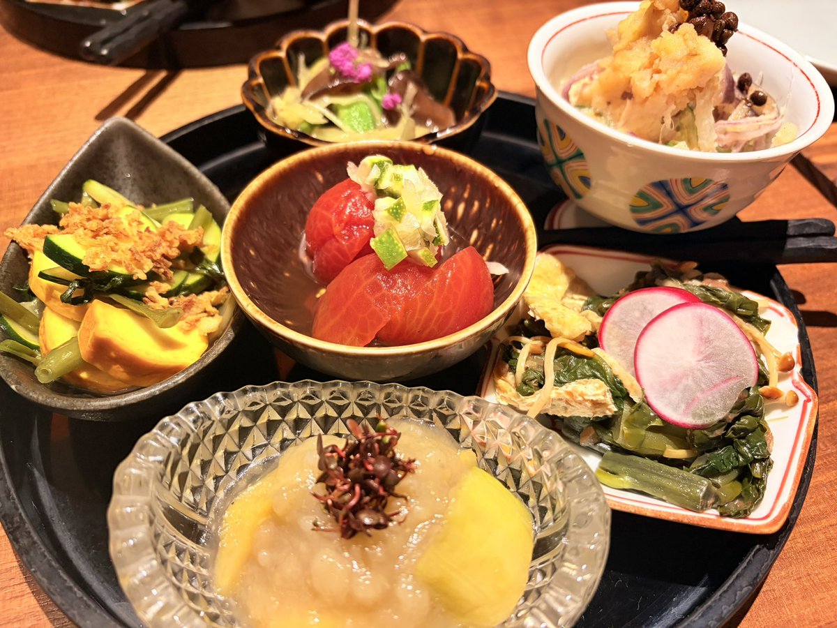 kurome3_'s tweet photo. きんぼし

渋谷できれいめだけどリーズナブルな和食、コースで飲放あり、半個室もあるからまじ使いやすい

大学のゼミの先生とみんなで！
昔の写真みると、先生も若いから一緒になって旅行やらBBQやら遊んでたんだな〜 https://t.co/DoZD3mp6Sq