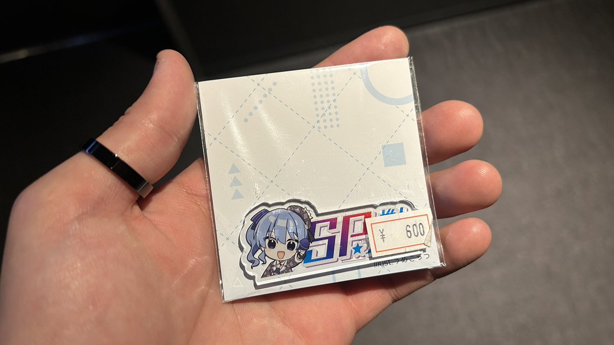 IRISJOBY's tweet photo. 【拡散希望】

横浜東急REIホテル10階エレベーター前で落とし物を拾いました

持ち主の星詠みさんへ、こちらの落とし物は9階のホテルフロントに届けてありますので、お心当たりのある方はフロントまで受け取りに行ってください！

無事に持ち主の方に届きますように🙏
拡散していただけると助かります！

Please share and RT!

I found this lost item in front of the elevators on the 10th floor of Yokohama Tokyu REI Hotel

To the Hoshiyomi who owns it, I’ve handed it in to the hotel front desk on the 9th floor, so please go there to collect it!

Hope it makes its way back to its owner 
Please share so they can find it!