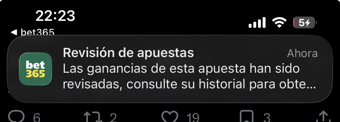 arielsardano's tweet photo. @Ludoleo12 @OptaJoe la revisaron y pusieron 5-5 por no contar la que fue de puños, que mierda le costaba abrir las manos https://t.co/mtree1nCG1