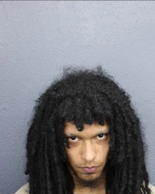 gothxsosa's tweet photo. Me when didi poop                                  me when no didi poop https://t.co/2JIUc7f0SB
