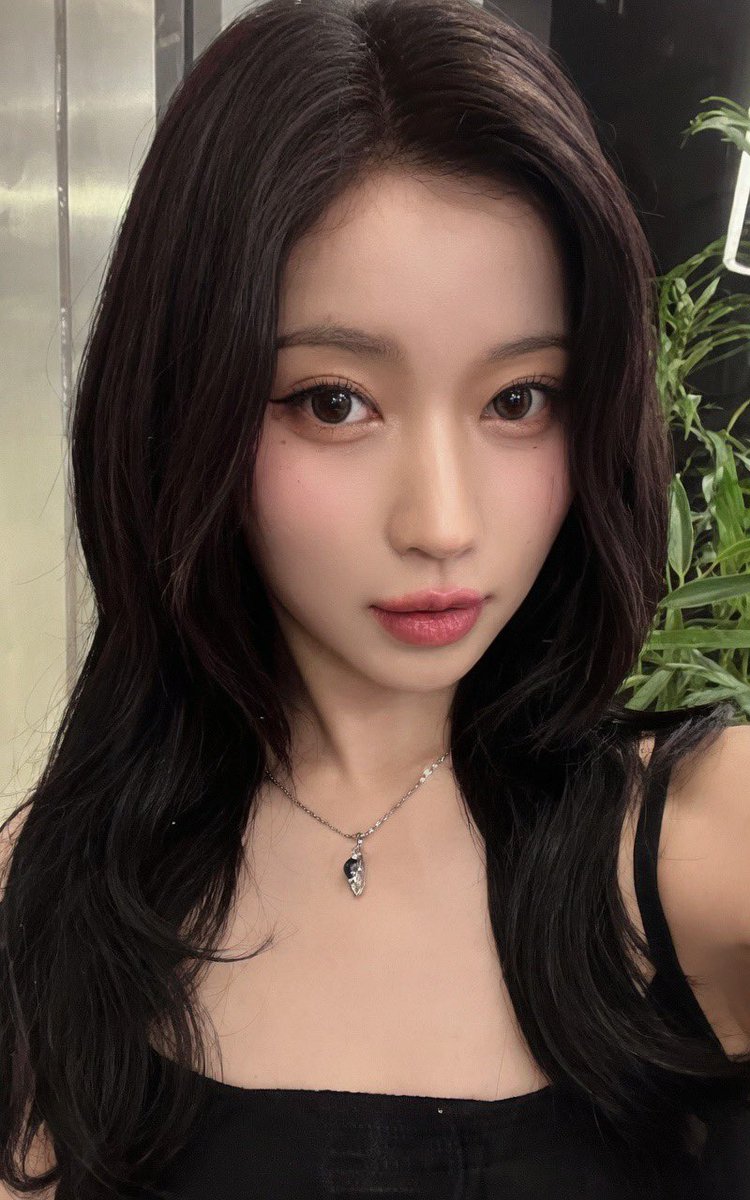 BABYMONS_ASA's tweet photo. 最近、長い髪が恋しくなっています👩🏻

#ASA #아사 #アサ #榎並杏紗 #BABYMONSTER #베이비몬스터 https://t.co/DnsLi0uhXv