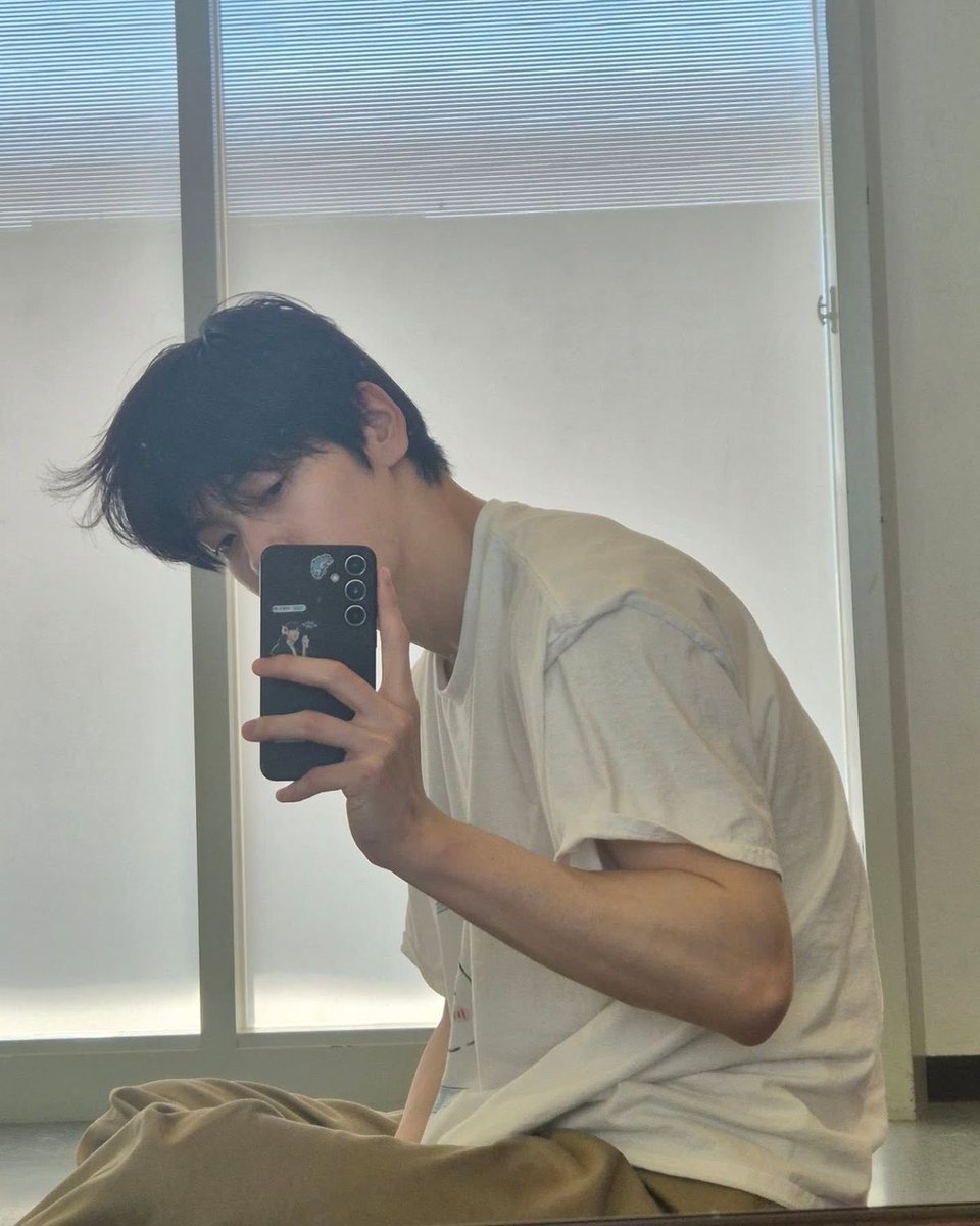 wordsoobin's tweet photo. good morning sunblock https://t.co/sPTvK3gmpb