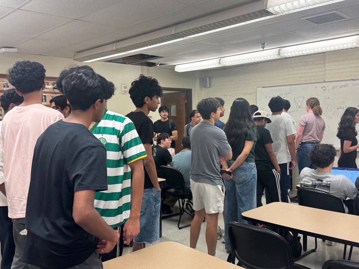 BoilerChain's tweet photo. 0xBB -> Fall 2026.

Last week we started it back up again. Incredible start to the Fall semester. Week 1 of school and the future has never been brighter.

And a HUGE HUGE shoutout to @fwhittington_24 for helping us host our first ever @spacexai event! https://t.co/Xm49HNa4wp