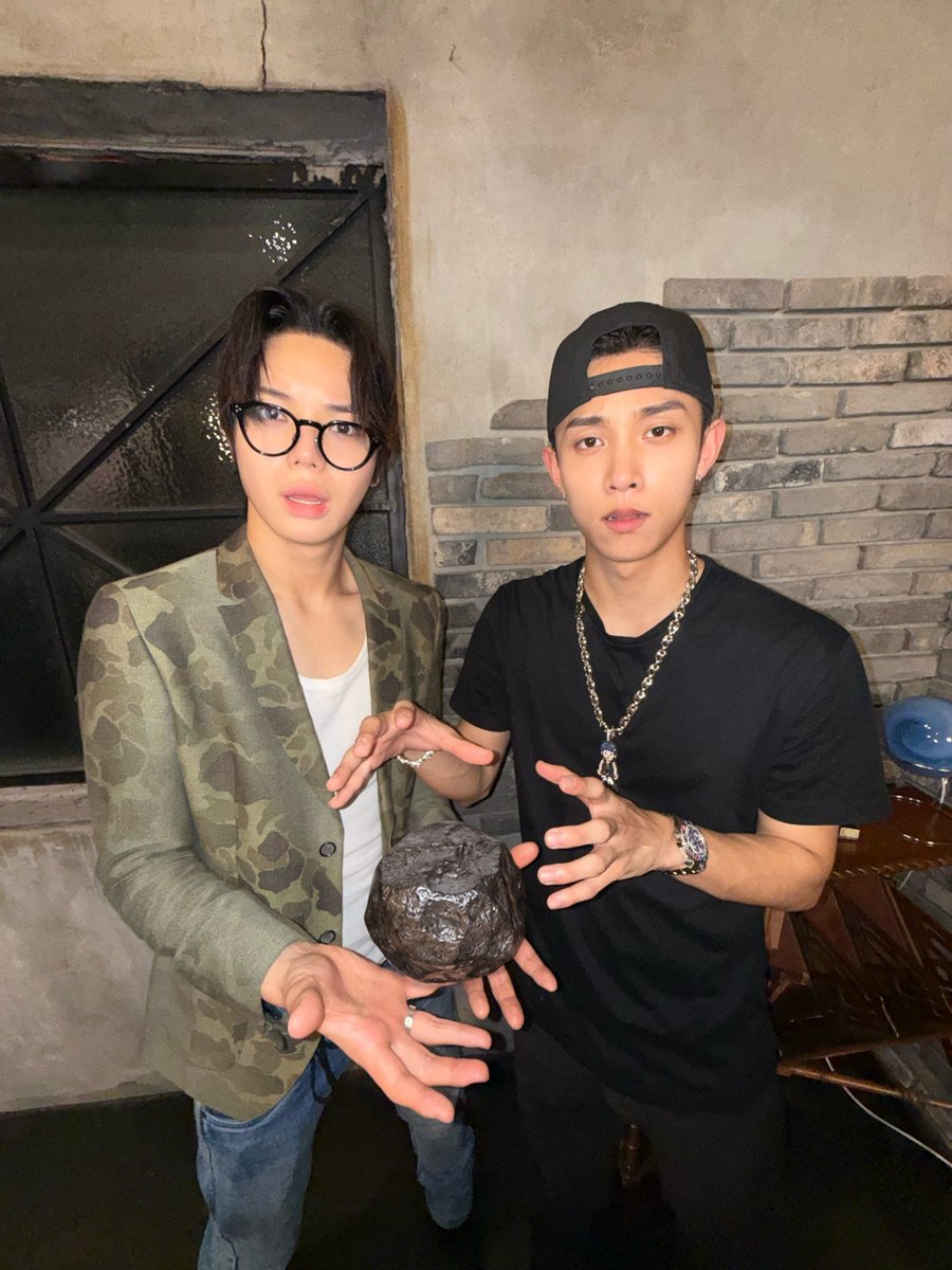 ryulkid's tweet photo. It’s okay, it’s just a normal stone... wait, hold on... huh? Why is the stone changing? What did Ohyul and I do? What is this?!! No!! https://t.co/BUYBuW5fxc