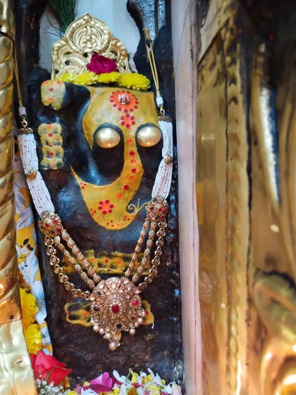 rio10314's tweet photo. 🌹🌹शक्तिपीठ माँ नयना देवी जी के आज प्रातःकालीन दर्शन, बिलासपुर हिमाचल से🌹🌹 https://t.co/teHKWVbOMA