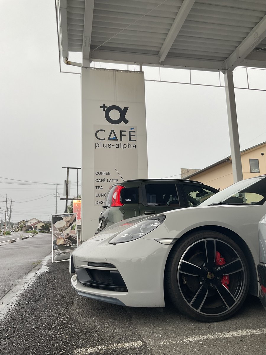 hotwheelstinian's tweet photo. 愛知県犬山市÷αカフェにて撮影📸
お洒落な店内にあるコーナーです╰(*´︶`*)╯♡
ミニカーあるだけで
ほっこり😍😍
#ポルシェ　#トミカ　#ミニカー　
#ホットウィール情熱日記 https://t.co/IdKliZm9gm