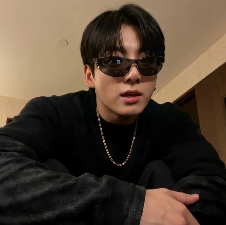 minkookssii's tweet photo. #jikookau - New Home 🏠

Jimin só queria paz no apartamento novo, longe da turbulência da cidade grande, só não esperava que o vizinho fosse Jeon Jungkook: insuportavelmente bonito e com o péssimo hábito de tocar guitarra em horários inapropriados. https://t.co/9znXYgqGeP