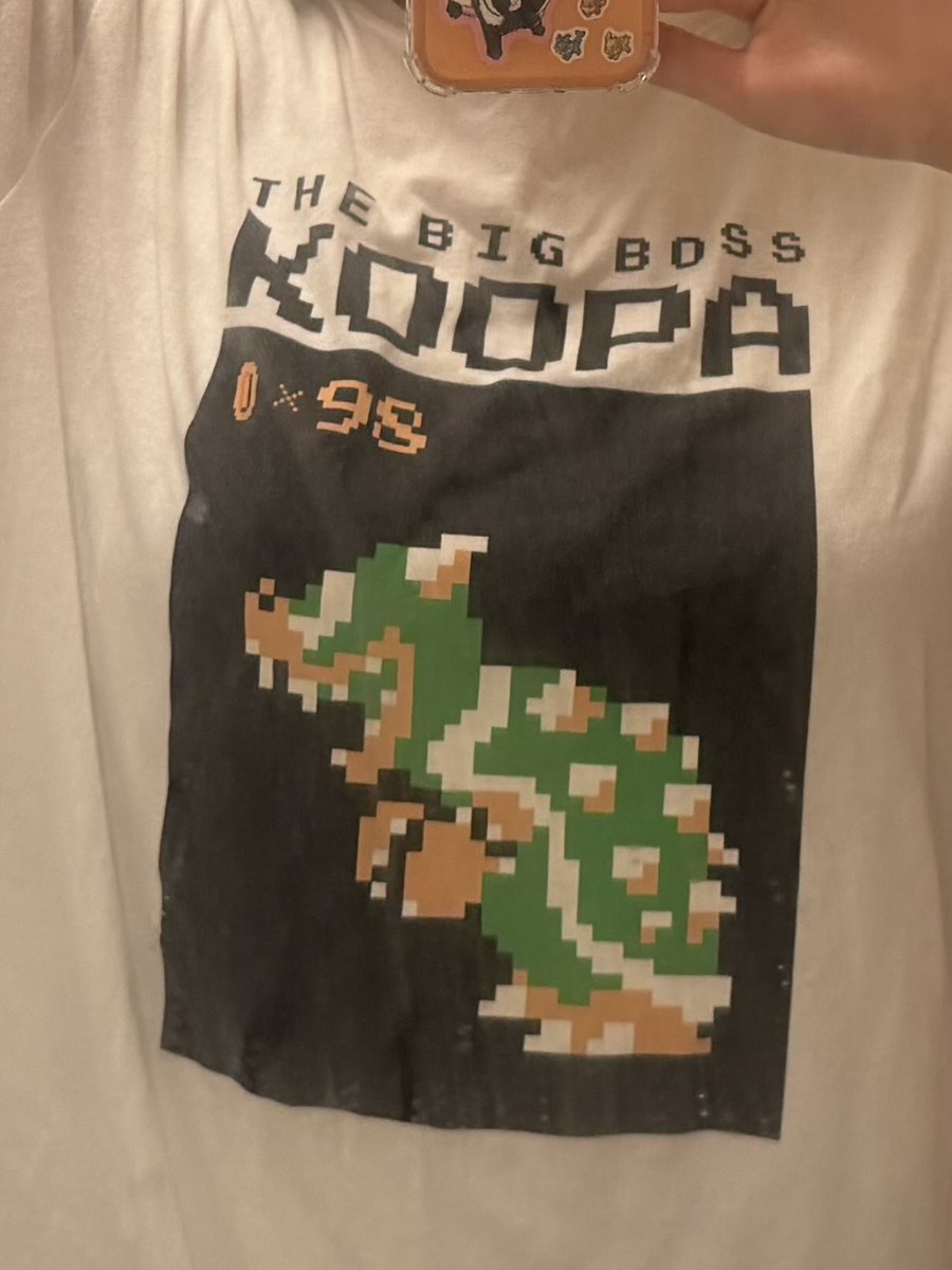 krsp_smnt's tweet photo. ちょっと出かける用事あるし何かしら着るか〜とそこら辺にあった服選んだけど、そういえば今日は9月8日(クッパ)だったなぁ https://t.co/iyoUKAzGYW