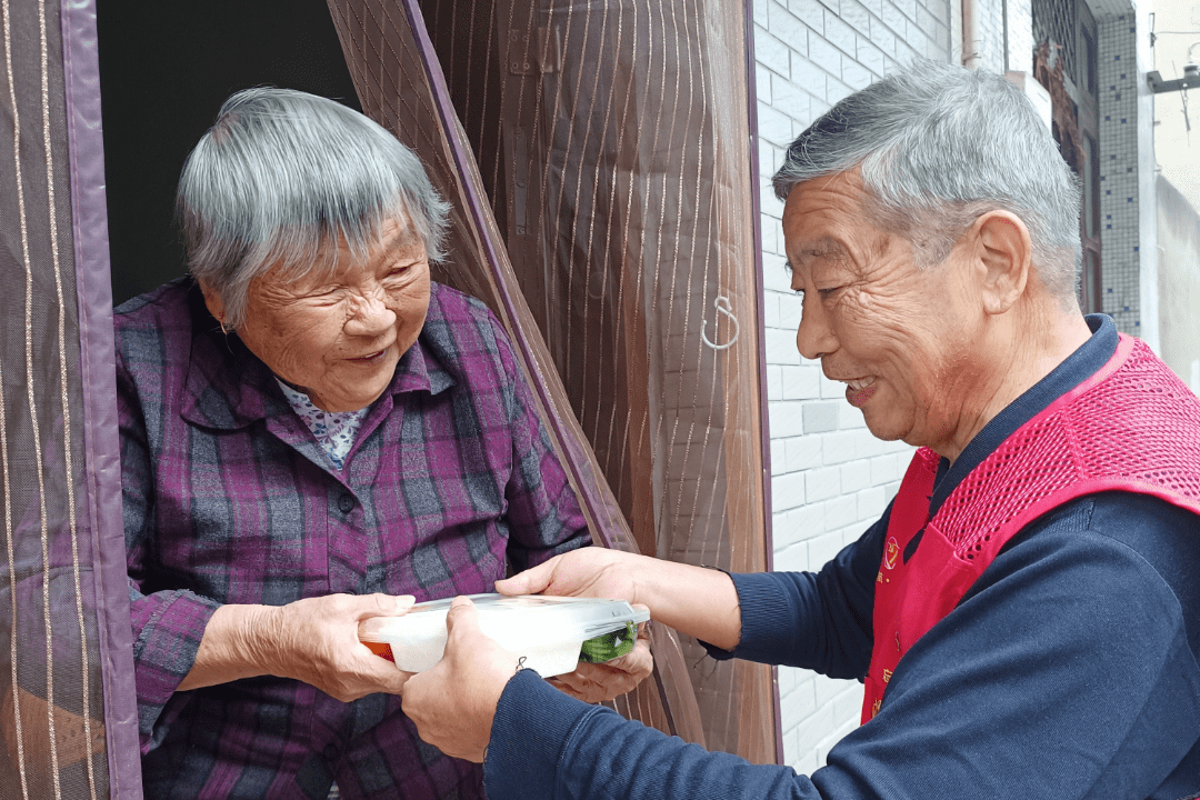 Raytje8's tweet photo. Just borrowed a cup of sugar from my lovely neighbor next door—small favors make big community warmth! https://t.co/wqyCJzyOBz