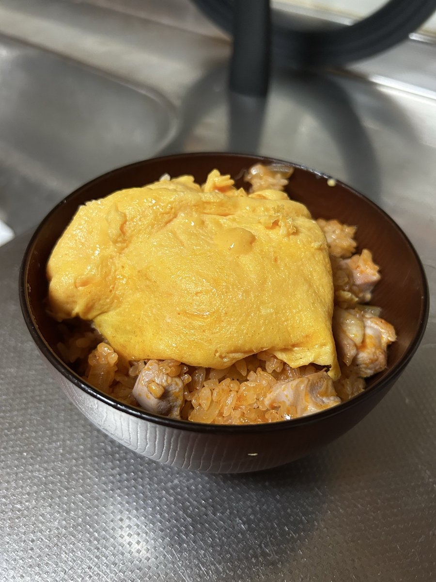 vrcitsu's tweet photo. 昨日オムライス作ったら普通に失敗して原型なかった https://t.co/ch9OP8ljyg