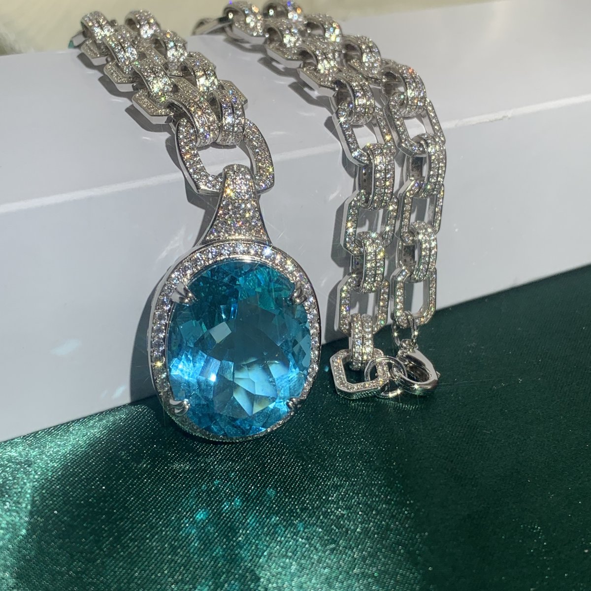 sayabling's tweet photo. 💎 Make an unforgettable entrance with Paraiba brilliance.
Learn more https://t.co/JfncdmnSbo
#Paraiba #ParaibaNecklace #ParaibaJewelry #StatementNecklace #OvalCut #HaloNecklace #LabCreatedGemstone #LuxuryJewelry #StatementJewelry #SterlingSilver #925Silver #PlatinumPlated #gift https://t.co/OOIXvG2IqM