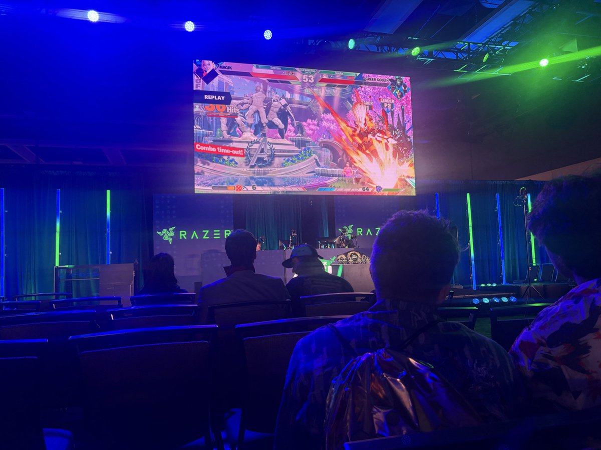 umikofy's tweet photo. PAX West Final Day (my feet hurt so much) #PAXWest #PAX https://t.co/3OVNymdfIq
