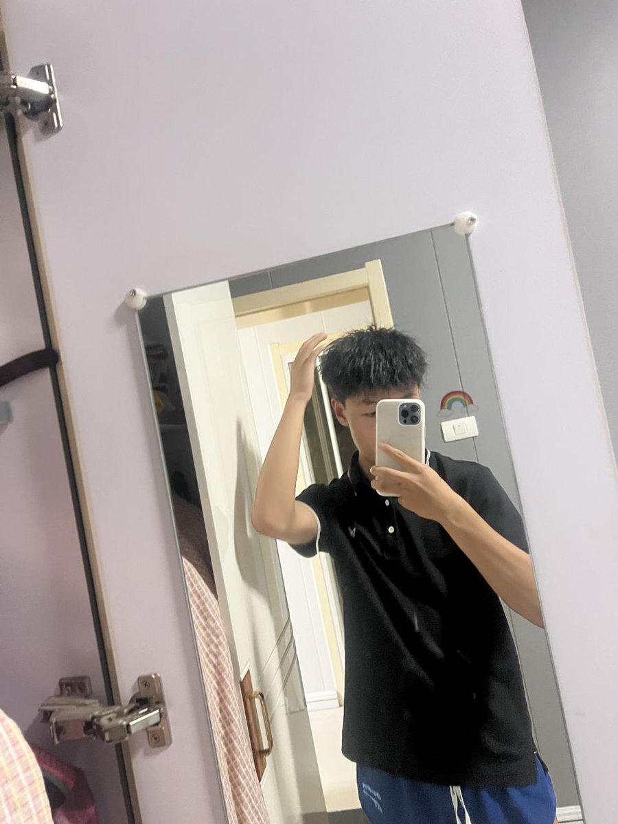PartdeepJ68258's tweet photo. 原创 山西包皮屌田径体育生
小小年纪的弟弟不仅性爱知识全部了解 SM知识更是精通 自称是m的弟弟 当起s也毫不逊色 在我的诱惑下 ��该专注比赛的处男弟弟最终连续两天交出了浓稠精液 事后爽言希望天天都这样... 
完整版 19分钟
#体育生 #粗口 #浓精 #包皮屌 https://t.co/joQn28lB0M