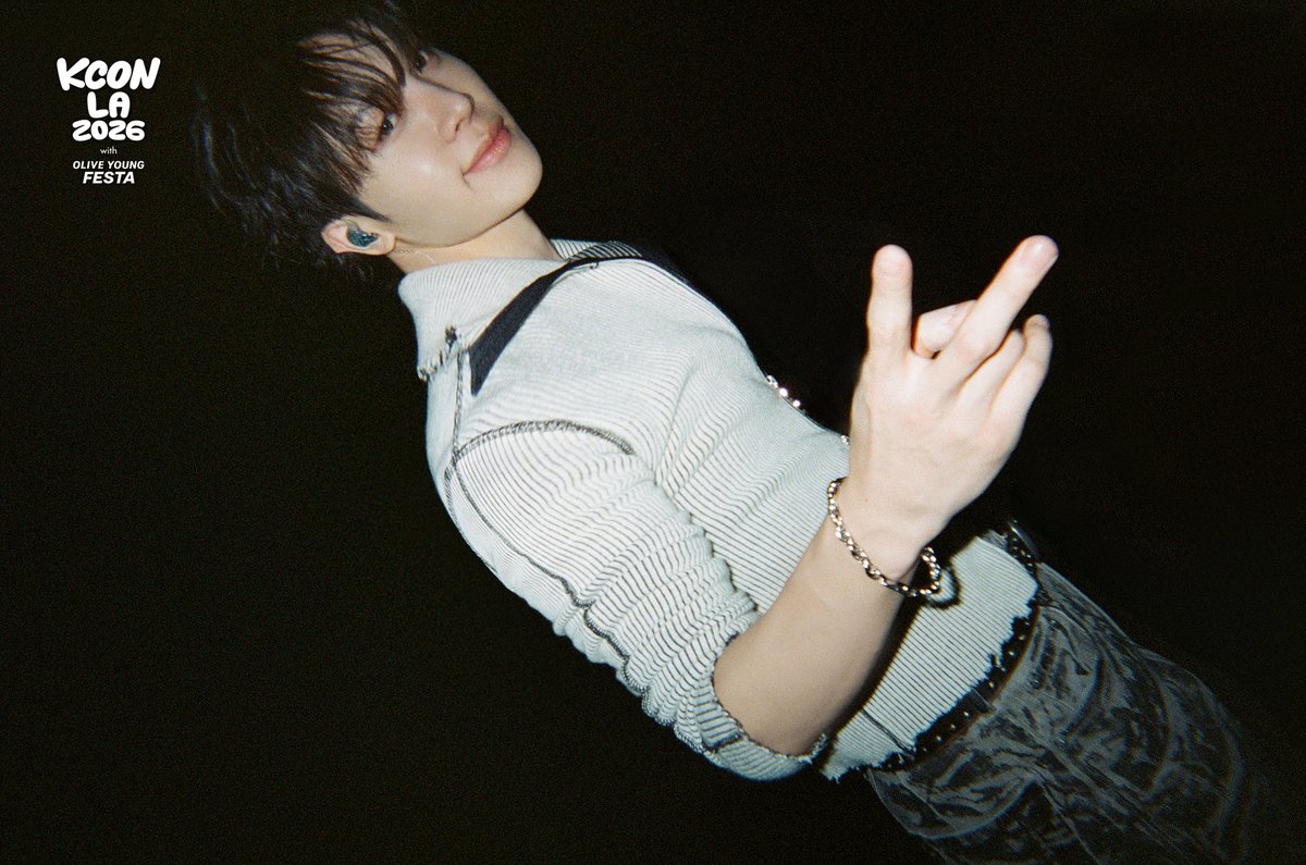 kconusa's tweet photo. [#KCONLA2026] Behind the Scene: Film Camera by #TREASURE

photo by. @ygtreasuremaker

📌Pre-register now for KCON LA 2027 and be the first to get the latest KCON news and updates!
🔗https://t.co/I5DbHatE0i

-
KCON LA 2026
AUG 14-16
https://t.co/0wcVXh0tET Arena, LA Convention Center

Let’s #KCON