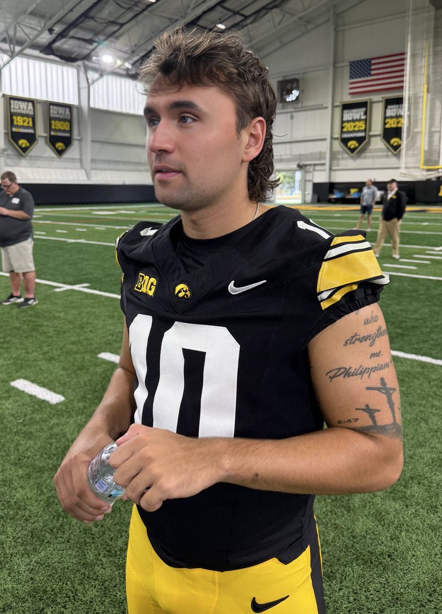 cyclonedril's tweet photo. Hearing the ongoing QB battle between Brown and Hecklinski is beginning to wear thin internally. Hecklinski was visibly frustrated discussing it during availability, while players are reportedly unhappy with the OR designation. Heck says he’s “going for the jugular” in practice. https://t.co/ssMdWozK9r