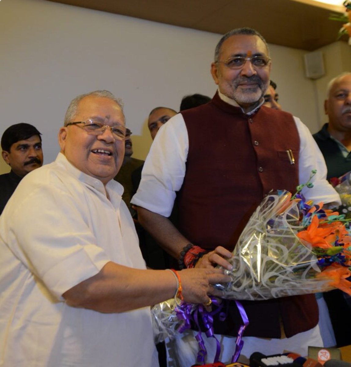 KalrajMishra's tweet photo. माननीय केंद्रीय मंत्री श्री गिरिराज सिंह जी को जन्मदिवस की हार्दिक शुभकामनाएं।
ईश्वर से आपके उत्तम स्वास्थ्य और दीर्घायु की कामना करता हूँ।

@girirajsinghbjp https://t.co/YxWpFUCKGd