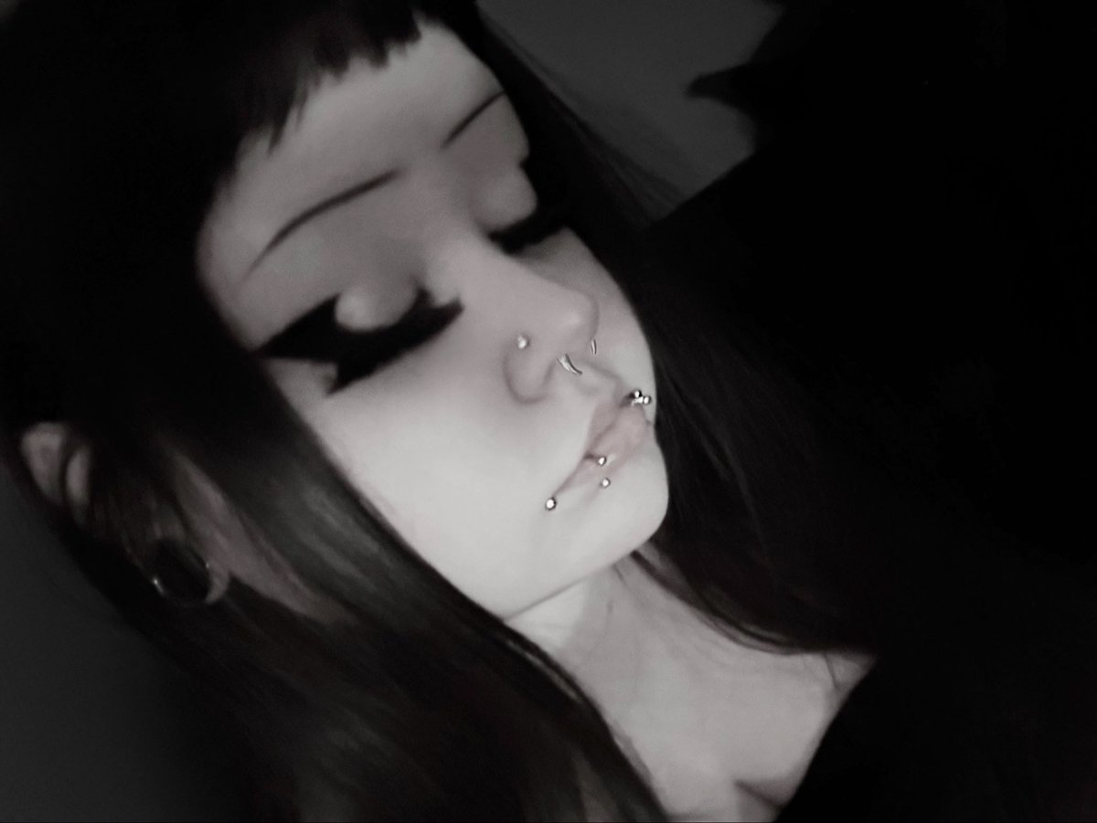 devotiondecay's tweet photo. 🦴⋆˚puppy girls dream of bones🐾ᶻ 𝗓 𐰁

#alt #emo #goth #puppygirl https://t.co/pk1KsV4Zzu