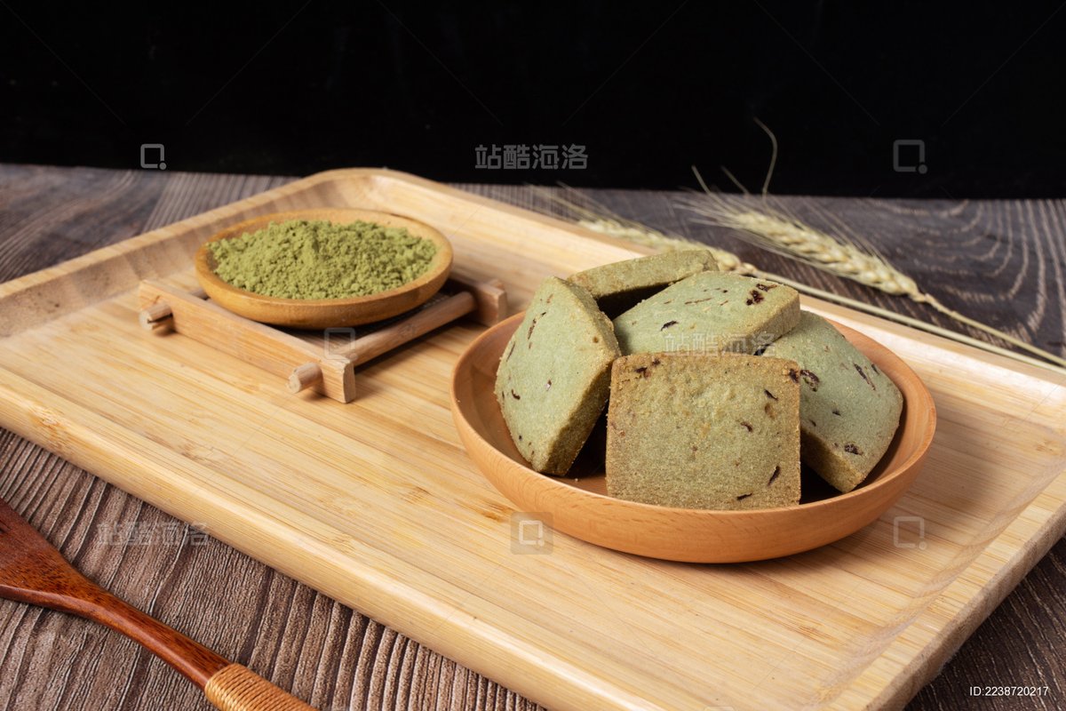 ALgodaeie's tweet photo. Spilled my morning matcha latte on my work laptop’s keyboard. My teammate slid me a cookie and said “At least it’s not coffee, that stains way worse”. Survival mode: activated https://t.co/SxJshvRleV