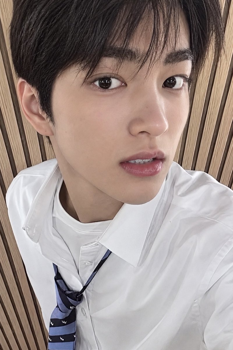 tetecoidezinha's tweet photo. keonho's photocard game is too strong https://t.co/cUettLQLna